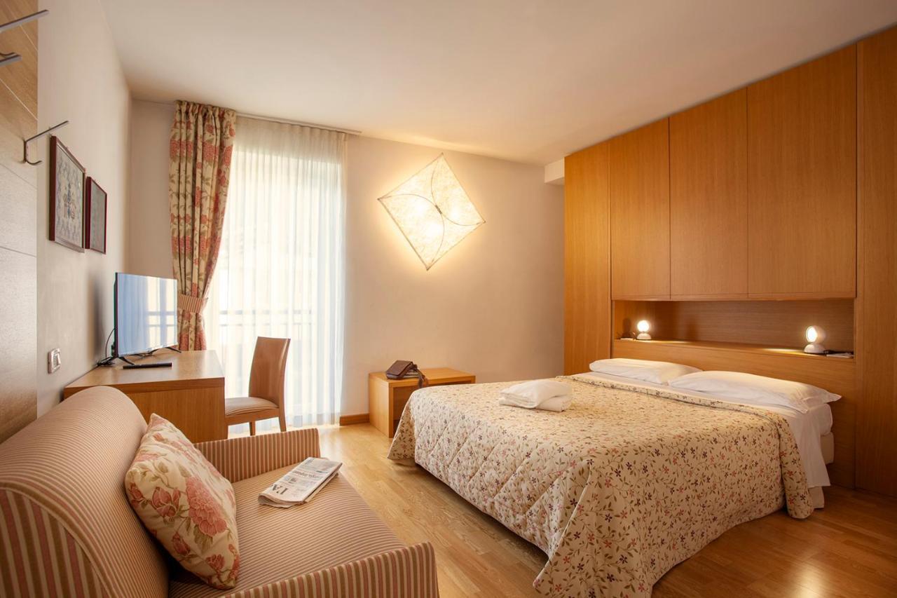 Hotel Romanda Levico Terme Exteriör bild